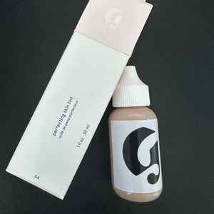 Glossier Skin Tint G8 (BNIB)